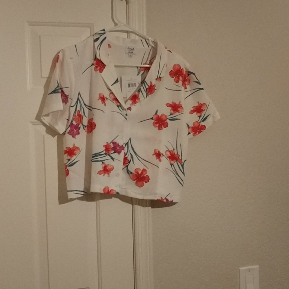 Nwt, flower shirt